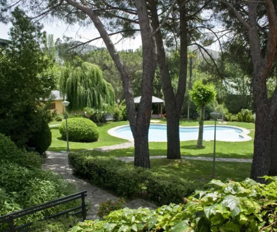 MANSION LONGINOS PISCINA